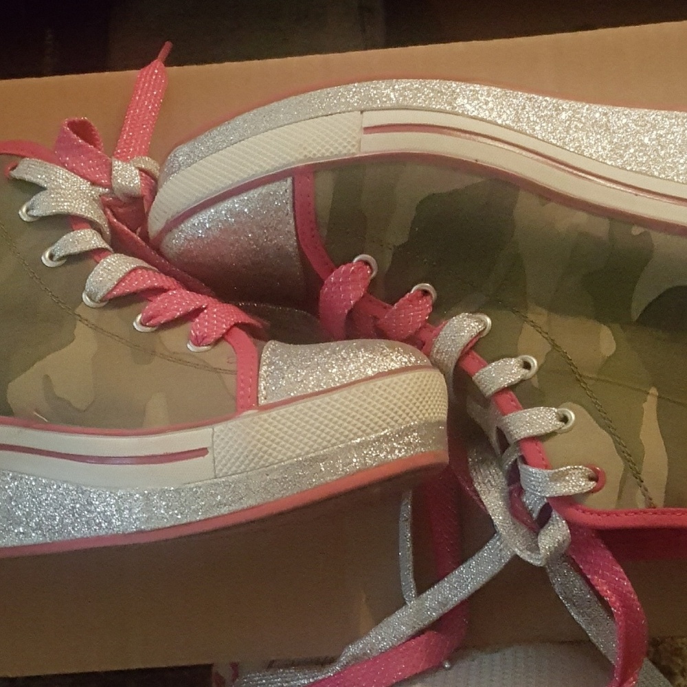 Girls camouflage/glitter wedge shoes